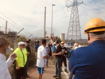 La concentración de Nervión a las puertas de Compostilla La concentración de Nervión a las puertas de Compostilla