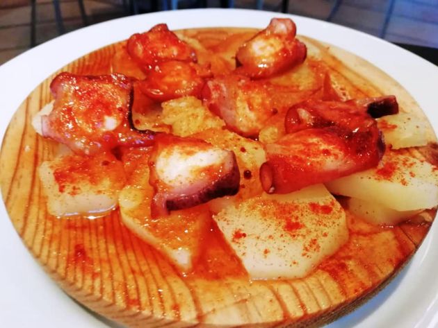 Tapa de pulpo a la gallega bien despachada en La Tapería del Bichero Tapa de pulpo a la gallega bien despachada en La Tapería del Bichero