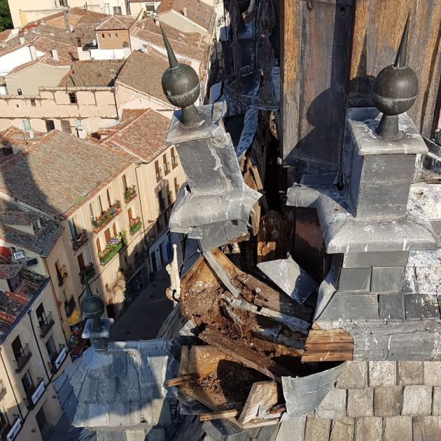 El Obispado pedirá ayuda a la Junta para el arreglo exterior de la parte alta de la torre de San Martín El Obispado pedirá ayuda a la Junta para el arreglo exterior de la parte alta de la torre de San Martín