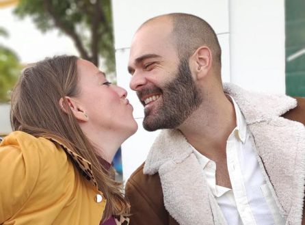 Ana y Víctor, la primera pareja en casarse en el ayuntamiento de Sevilla desde que se decretara el estado de alarma Ana y Víctor, la primera pareja en casarse en el ayuntamiento de Sevilla desde que se decretara el estado de alarma