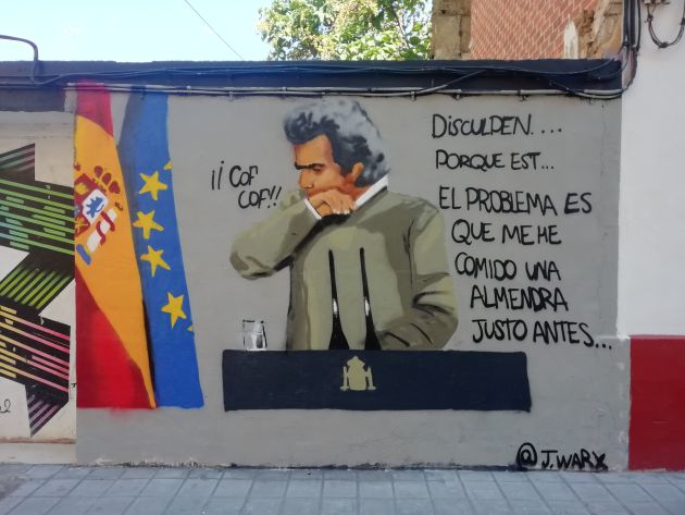 Grafiti del momento en el que el director del Centro de Coordinación de Emergencias de Sanidad, Fernando Simón, tose por 'comerse una almendra', en la calle Juan Giner de Benimaclet (València), firmado por @j.warx en Instagram Grafiti del momento en el que el director del Centro de Coordinación de Emergencias de Sanidad, Fernando Simón, tose por 'comerse una almendra', en la calle Juan Giner de Benimaclet (València), firmado por @j.warx en Instagram