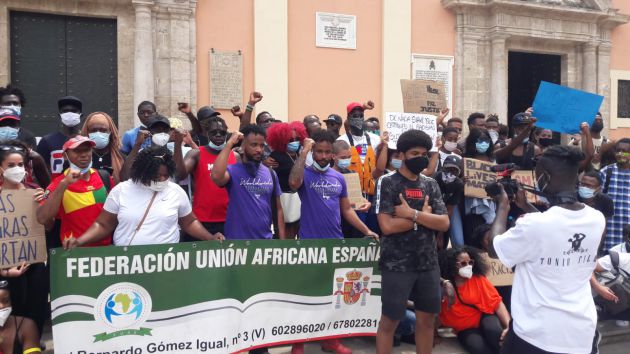 Concentración en la Plaza de la Virgen en memoria de George Floyd, de las vidas negras y contra el racismo Concentración en la Plaza de la Virgen en memoria de George Floyd, de las vidas negras y contra el racismo