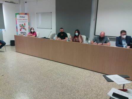 Momento de una de las intervenciones de la alcaldesa, Mª Teresa García Momento de una de las intervenciones de la alcaldesa, Mª Teresa García