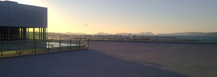 Terraza del auditorio MAR DE VIGO con las Islas Cies al fondo Terraza del auditorio MAR DE VIGO con las Islas Cies al fondo