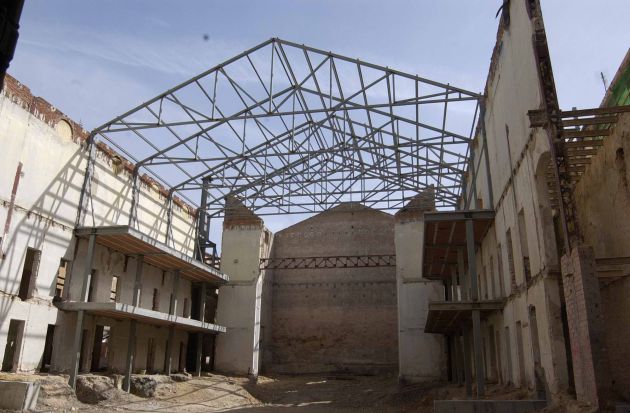 Cerchas instaladas en el primer intento de rehabilitación que provocaron su paralización por exceso de altura Cerchas instaladas en el primer intento de rehabilitación que provocaron su paralización por exceso de altura