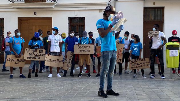 Concentración de este sábado en la plaza de Patraix de València en favor de la regularización de las personas en situación irregular, como los miembros de la Asociación de Supervivientes del Aquarius 2018 Concentración de este sábado en la plaza de Patraix de València en favor de la regularización de las personas en situación irregular, como los miembros de la Asociación de Supervivientes del Aquarius 2018