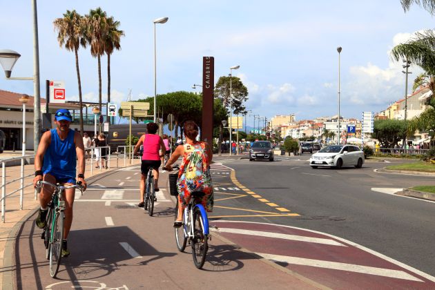 El paseo marítimo de Cambrils es uno de los centros neurálgicos del municipio. El paseo marítimo de Cambrils es uno de los centros neurálgicos del municipio.