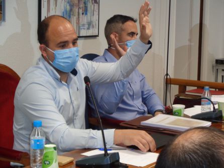 Vicente Holgueras y Sergio Chagartegui, concejales de Vox, mostraron sus discrepancias en materia de convenios Vicente Holgueras y Sergio Chagartegui, concejales de Vox, mostraron sus discrepancias en materia de convenios