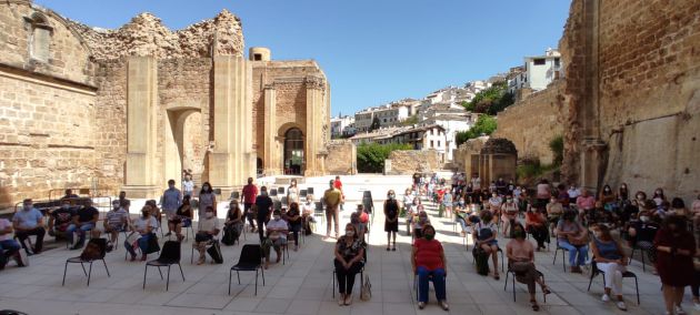 Las ruinas de Santa María recogen el acto de agradecimiento a un centenar de mujeres Las ruinas de Santa María recogen el acto de agradecimiento a un centenar de mujeres