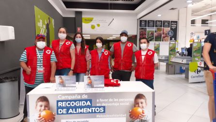 Voluntarios de Cruz Roja Voluntarios de Cruz Roja
