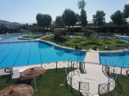 Vista general de la piscina de Jódar Vista general de la piscina de Jódar