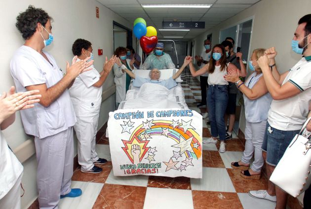 Marcos González de 63 años sale de la UCI para su traslado a planta del Hospital General de Alicante tras 101 días ingresado por la COVID-19 Marcos González de 63 años sale de la UCI para su traslado a planta del Hospital General de Alicante tras 101 días ingresado por la COVID-19