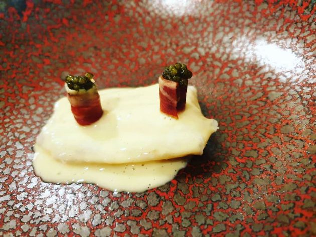 Lenguado con grasa de vaca vieja, carpaccio de res y caviar Lenguado con grasa de vaca vieja, carpaccio de res y caviar