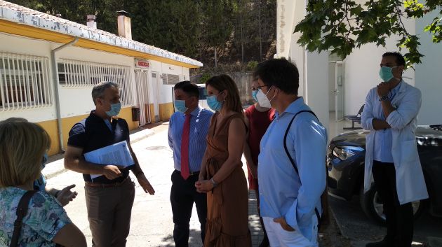 El alcalde de Cazorla habla con la delegada de saul y el director del hospital de Úbeda El alcalde de Cazorla habla con la delegada de saul y el director del hospital de Úbeda