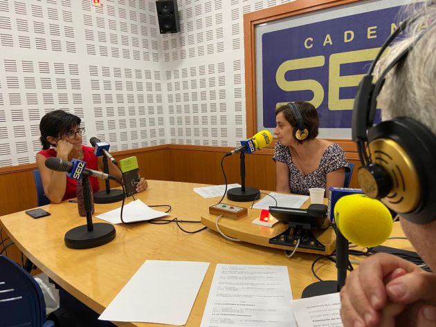 Elena Lázaro, en el estudio de Radio Córdoba. Elena Lázaro, en el estudio de Radio Córdoba.