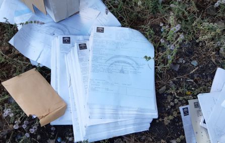 Documentos del Hospital de Valme encontrados en un vertedero Documentos del Hospital de Valme encontrados en un vertedero