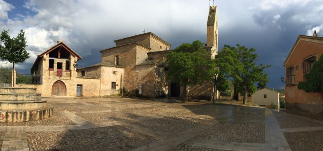 Actual plaza Mayor de Albalate de las Nogueras donde jugaba el pequeño Fausto en los años de la guerra. Actual plaza Mayor de Albalate de las Nogueras donde jugaba el pequeño Fausto en los años de la guerra.