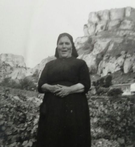 María Cabildo en la hoz de Albalate en una foto tomada por Fausto Sebastián en un viaje posterior a este pueblo de Cuenca. María Cabildo en la hoz de Albalate en una foto tomada por Fausto Sebastián en un viaje posterior a este pueblo de Cuenca.