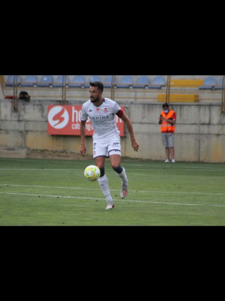 Héctor Rodas controla el balón Héctor Rodas controla el balón