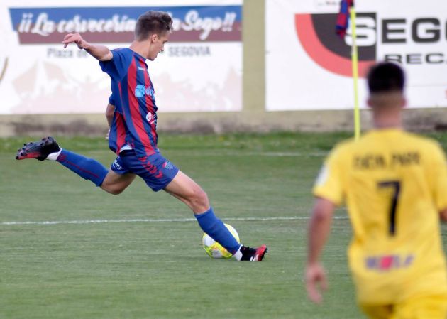 El canterano, Arévalo, mandó un balón al poste en el que pudo ser su primer tanto como azulgrana El canterano, Arévalo, mandó un balón al poste en el que pudo ser su primer tanto como azulgrana