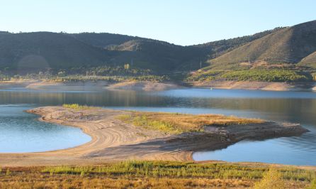 El embalse de Buendía desde la ruta de las Caras. El embalse de Buendía desde la ruta de las Caras.
