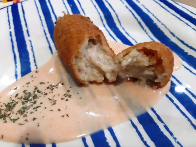 Croquetón de centolla con salsa de nécoras Croquetón de centolla con salsa de nécoras
