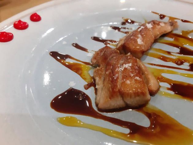 Ventresca de atún rojo de Almadraba a la plancha con mango y miel Ventresca de atún rojo de Almadraba a la plancha con mango y miel