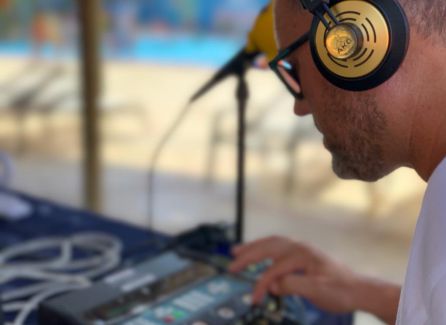 Joaquín Gillén será este verano la voz de 'La radio al sol' en tiempos de pandemia Joaquín Gillén será este verano la voz de 'La radio al sol' en tiempos de pandemia