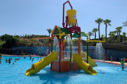 El cubo gigante de Terra Natura ha inaugurado, un año más, 'La radio al sol' de la cadena SER en la Región de Murcia El cubo gigante de Terra Natura ha inaugurado, un año más, 'La radio al sol' de la cadena SER en la Región de Murcia