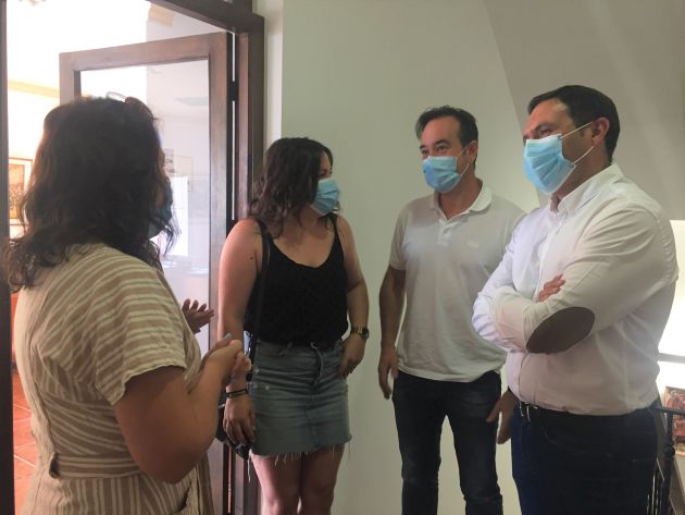 La alcaldesa recibiendo la visita del presidente La alcaldesa recibiendo la visita del presidente
