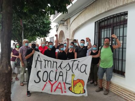 Concentración a las puertas del juzgado de Écija Concentración a las puertas del juzgado de Écija