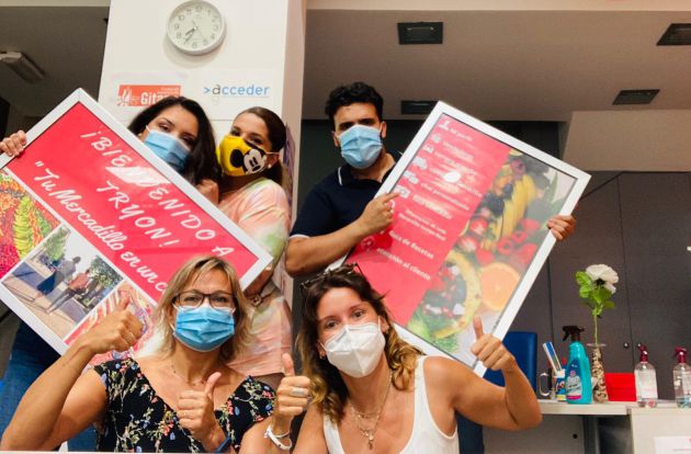 Zaira y Luisa, dos jóvenes gitanas dispuestas a reinventar el futuro de los mercadillos ambulantes Zaira y Luisa, dos jóvenes gitanas dispuestas a reinventar el futuro de los mercadillos ambulantes
