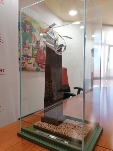 La escultura ganadora La escultura ganadora