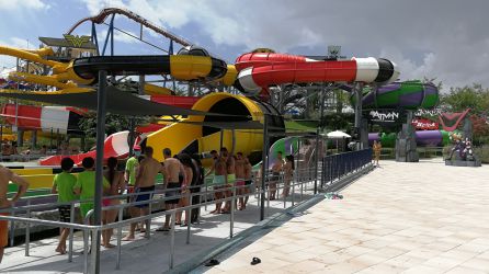 Las atracciones acuáticas también han reforzado las medidas de seguridad e higiene Las atracciones acuáticas también han reforzado las medidas de seguridad e higiene