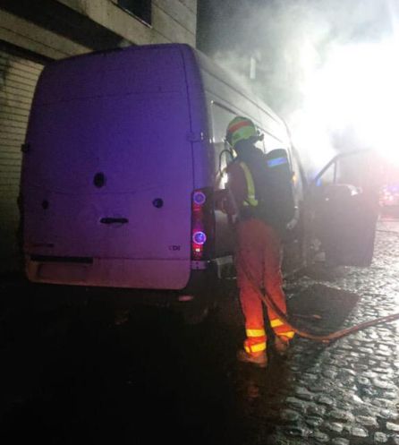 El incendio ha afectado a varias viviendas y ha dejado sin luz algunas calles de Catarroja. El incendio ha afectado a varias viviendas y ha dejado sin luz algunas calles de Catarroja.