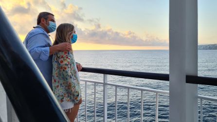 Cabe recordar que el uso de mascarilla es obligatorio a bordo, y durante los embarques y desembarques Cabe recordar que el uso de mascarilla es obligatorio a bordo, y durante los embarques y desembarques