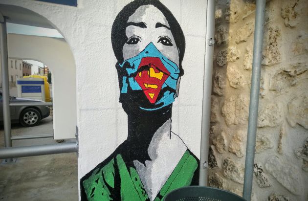 Piden a los vecinos que cedan sus puertas o fachadas para continuar con los murales. Piden a los vecinos que cedan sus puertas o fachadas para continuar con los murales.