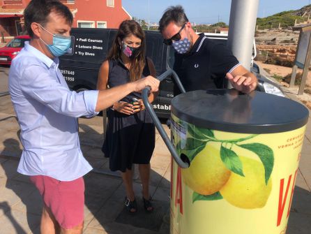 Estrella de Levante instala 60 compactadores de latas en las playas de la Región Estrella de Levante instala 60 compactadores de latas en las playas de la Región