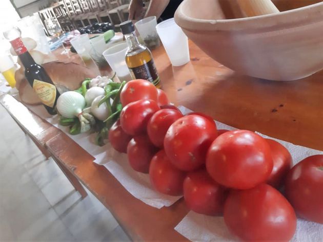 Ingredientes preparado antes del comienzo del majado del gazpacho Ingredientes preparado antes del comienzo del majado del gazpacho