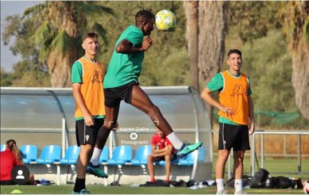 Agostinho, en un entrenamiento con el Córdoba B Agostinho, en un entrenamiento con el Córdoba B