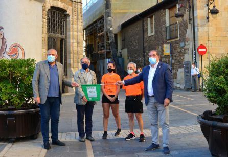 Deportistas y autoridades se dieron cita en el punto de salida Deportistas y autoridades se dieron cita en el punto de salida