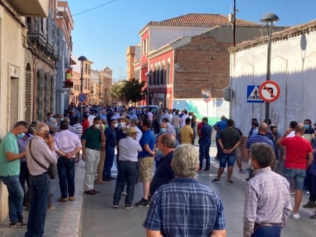 Los viticultores se concentran, a las puertas de la DO Valdepeñas, ante los bajos precios de la uva Los viticultores se concentran, a las puertas de la DO Valdepeñas, ante los bajos precios de la uva