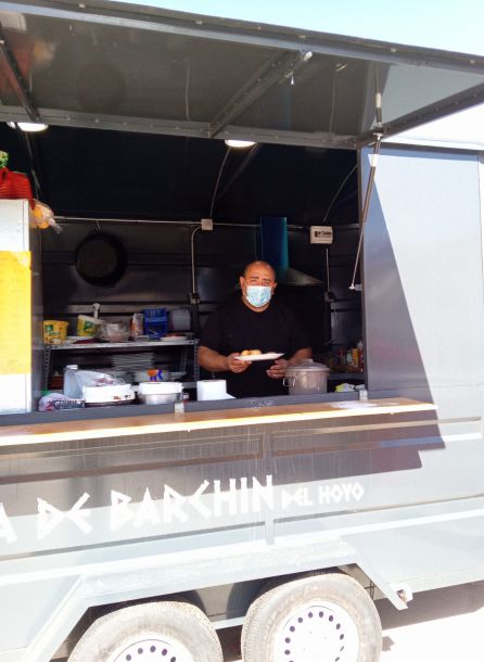 Javier Santiago en su 'foodtruck'. Javier Santiago en su 'foodtruck'.