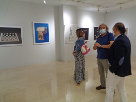 La mitad de la exposición está ocupada por las greguerías visuales que se ven al fondo La mitad de la exposición está ocupada por las greguerías visuales que se ven al fondo