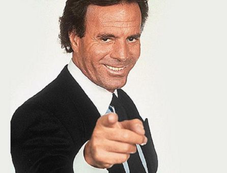 Julio Iglesias y la frase "Y lo sabes" es uno de los memes más populares. Julio Iglesias y la frase "Y lo sabes" es uno de los memes más populares.