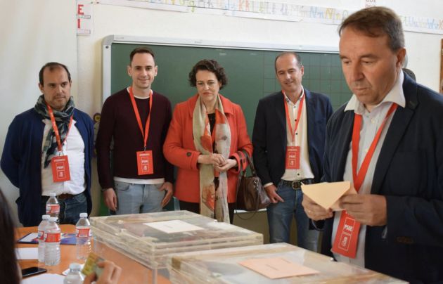 Aurelio Zapata votando como candidato Aurelio Zapata votando como candidato