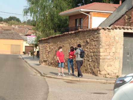 Las cámaras de televisión han aparecido por las calles de Sotillo de la Ribera para informar del confinamiento Las cámaras de televisión han aparecido por las calles de Sotillo de la Ribera para informar del confinamiento