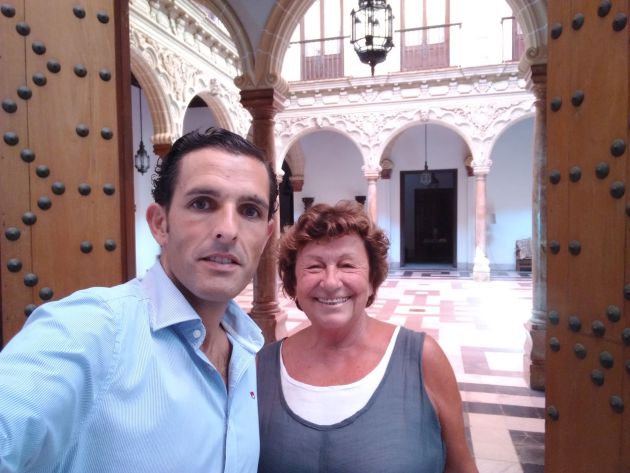 Paz Ivison con José Ignacio Santiago, biólogo y enólogo de la bodega Paz Ivison con José Ignacio Santiago, biólogo y enólogo de la bodega
