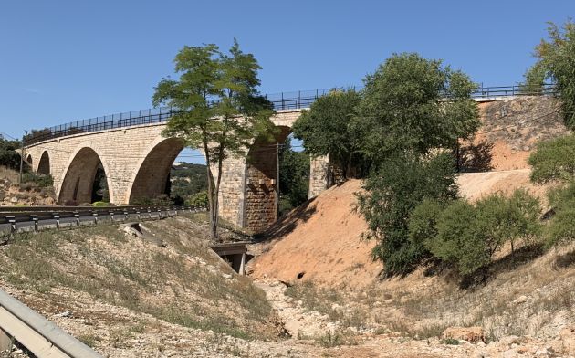 Entrada a Mondéjar (puente antiguo Ferrocarril del Tajuña) Entrada a Mondéjar (puente antiguo Ferrocarril del Tajuña)