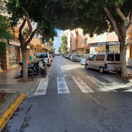Pocos vehículos circulando por las calles Pocos vehículos circulando por las calles